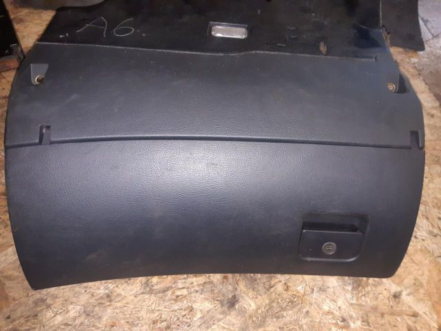 bontott AUDI A6 C5 Kesztyűtartó