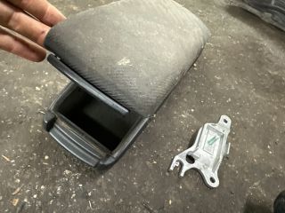 bontott AUDI A6 C5 Könyöklő