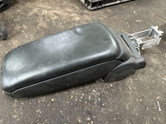 bontott AUDI A6 C5 Könyöklő