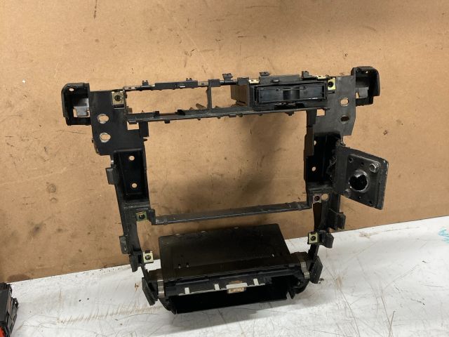 bontott AUDI A6 C5 Középkonzol Keret