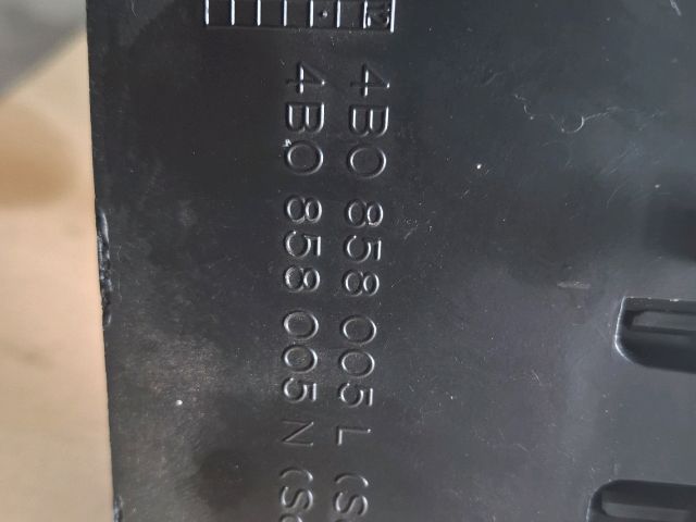 bontott AUDI A6 C5 Középkonzol Keret