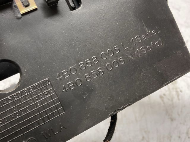 bontott AUDI A6 C5 Középkonzol Keret