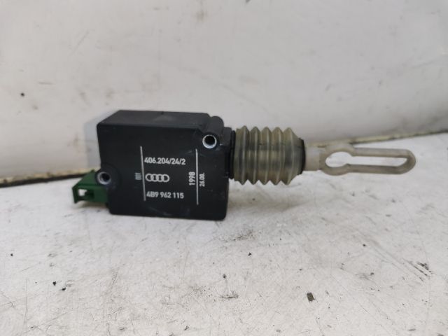 bontott AUDI A6 C5 Központizár Motor Csomagtérajtó