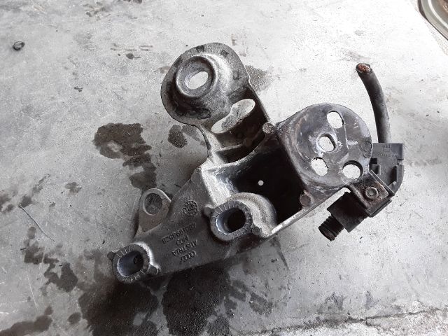 bontott AUDI A6 C5 Motor Tartó Bak Jobb