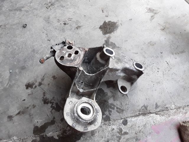 bontott AUDI A6 C5 Motor Tartó Bak Jobb