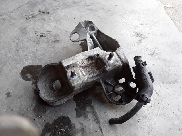 bontott AUDI A6 C5 Motor Tartó Bak Jobb