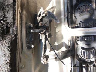 bontott AUDI A6 C5 Motorháztető Biztonsági Kampó