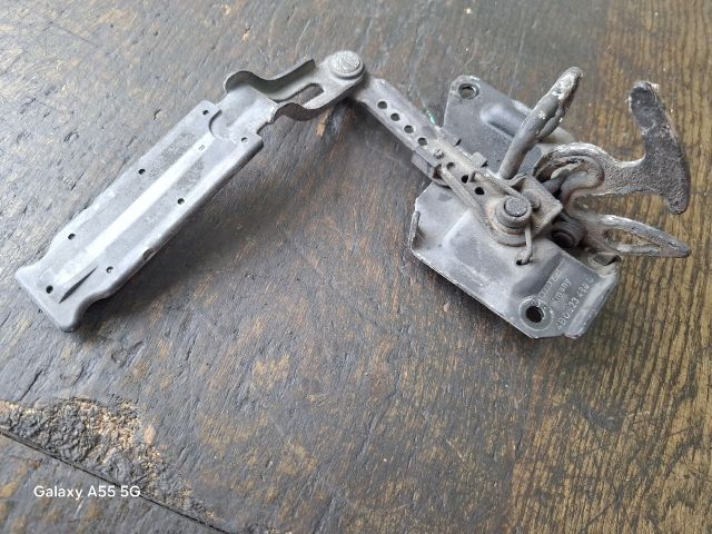 bontott AUDI A6 C5 Motorháztető Zárszerkezet