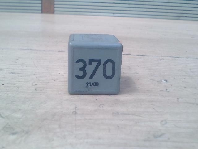 bontott AUDI A6 C5 Relé