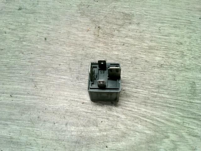 bontott AUDI A6 C5 Relé