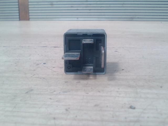 bontott AUDI A6 C5 Relé