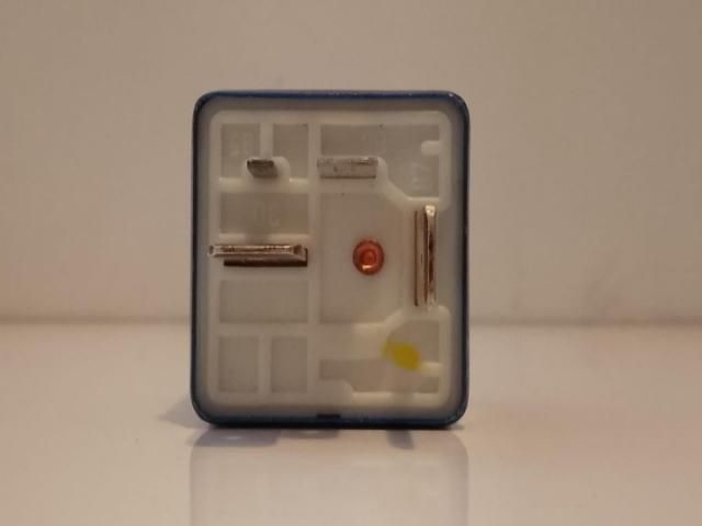 bontott AUDI A6 C5 Relé