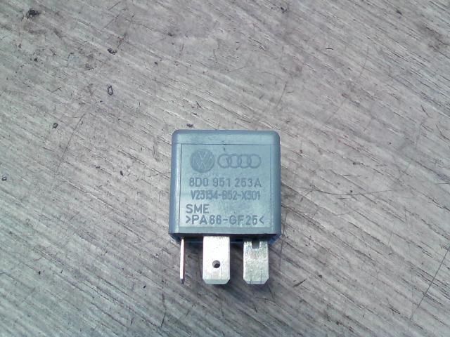 bontott AUDI A6 C5 Relé