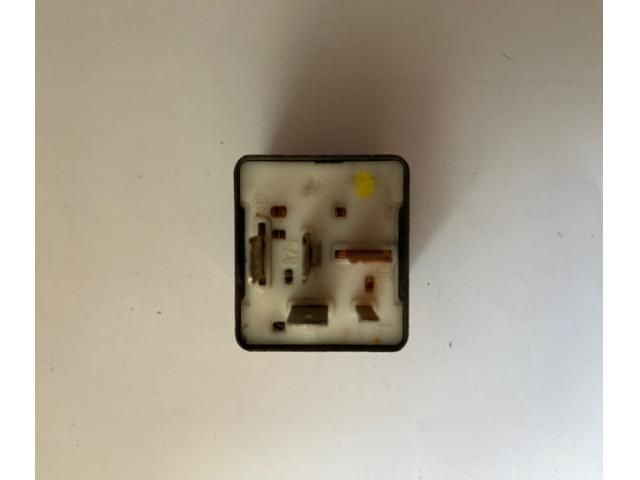 bontott AUDI A6 C5 Relé