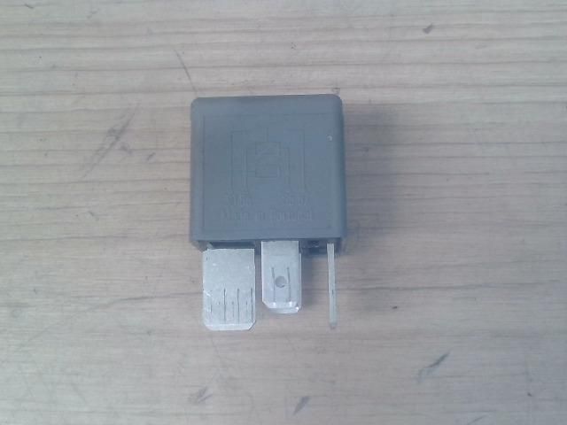 bontott AUDI A6 C5 Relé