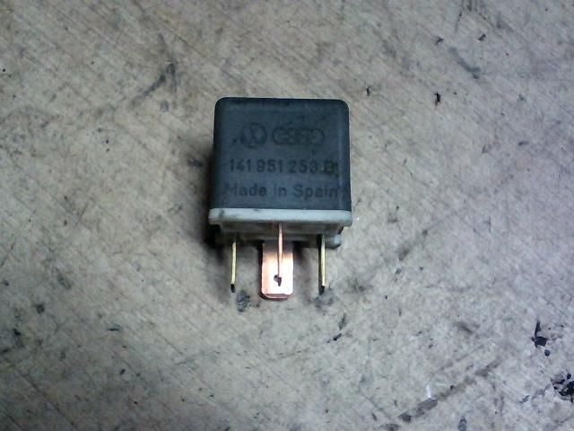 bontott AUDI A6 C5 Relé