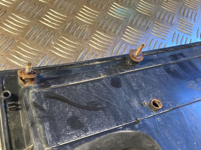 bontott AUDI A6 C5 Rendszámtábla Tartó