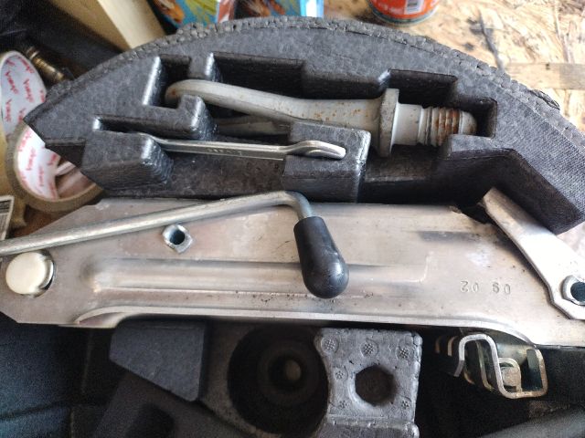 bontott AUDI A6 C5 Szerszámkészlet