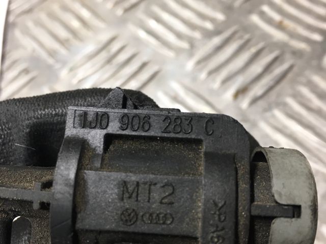 bontott AUDI A6 C5 Vákum Szelep