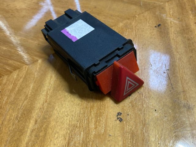 bontott AUDI A6 C5 Vészvillogó Kapcsoló