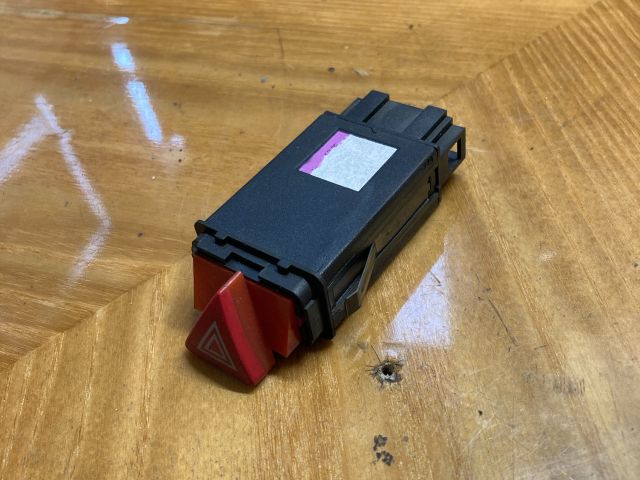 bontott AUDI A6 C5 Vészvillogó Kapcsoló