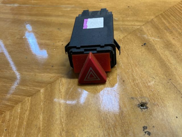 bontott AUDI A6 C5 Vészvillogó Kapcsoló