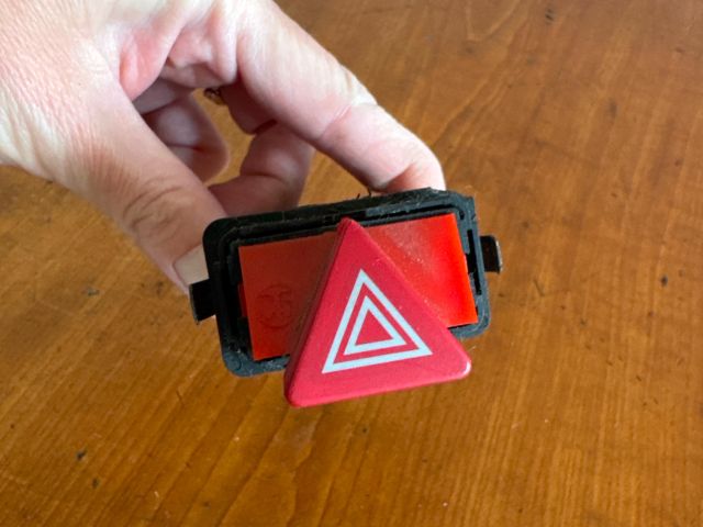 bontott AUDI A6 C5 Vészvillogó Kapcsoló