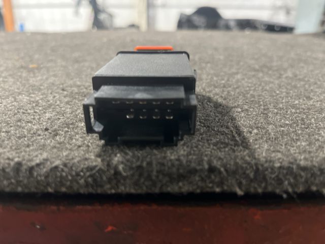 bontott AUDI A6 C5 Vészvillogó Kapcsoló