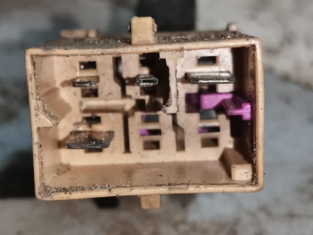 bontott AUDI A6 C5 Vonóhorog