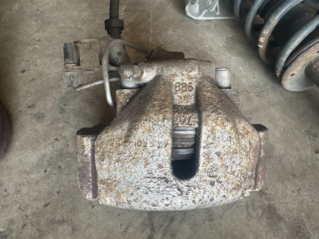 bontott AUDI A6 C6 Bal első Féknyereg Munkahengerrel