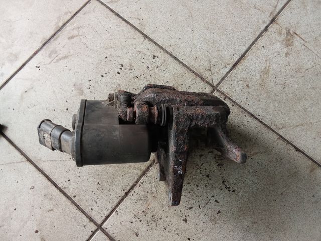 bontott AUDI A6 C6 Bal hátsó Féknyereg Munkahengerrel