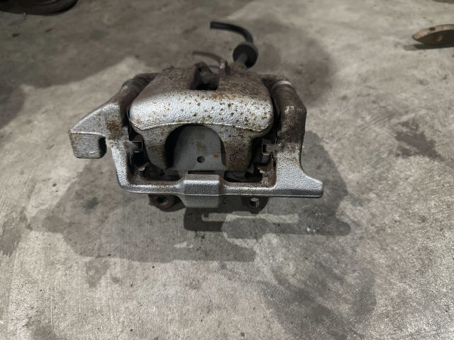 bontott AUDI A6 C6 Bal hátsó Féknyereg Munkahengerrel