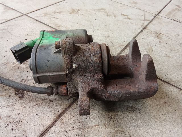 bontott AUDI A6 C6 Bal hátsó Féknyereg Munkahengerrel