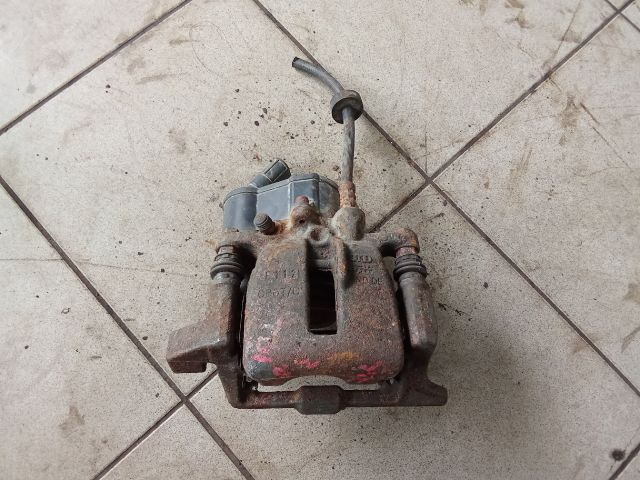 bontott AUDI A6 C6 Bal hátsó Féknyereg Munkahengerrel