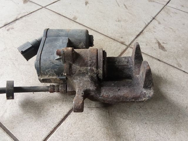 bontott AUDI A6 C6 Bal hátsó Féknyereg Munkahengerrel