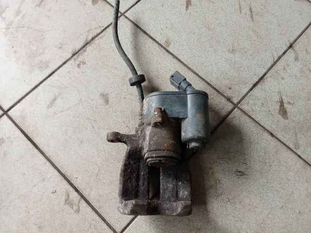 bontott AUDI A6 C6 Bal hátsó Féknyereg Munkahengerrel