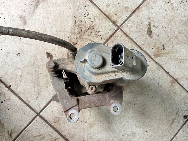 bontott AUDI A6 C6 Bal hátsó Féknyereg Munkahengerrel