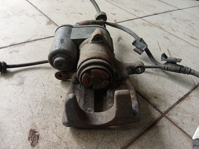 bontott AUDI A6 C6 Bal hátsó Féknyereg Munkahengerrel