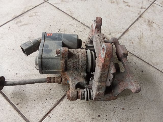 bontott AUDI A6 C6 Bal hátsó Féknyereg Munkahengerrel