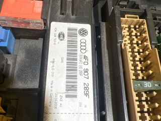 bontott AUDI A6 C6 Biztosítéktábla Motortér