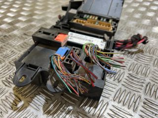 bontott AUDI A6 C6 Biztosítéktábla Motortér