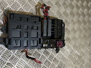 bontott AUDI A6 C6 Biztosítéktábla Motortér