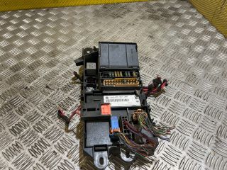 bontott AUDI A6 C6 Biztosítéktábla Motortér