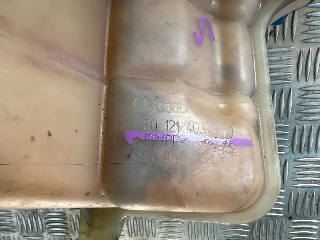 bontott AUDI A6 C6 Kiegyenlítő Tartály