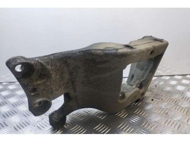 bontott AUDI A6 C6 Motor Tartó Bak Bal