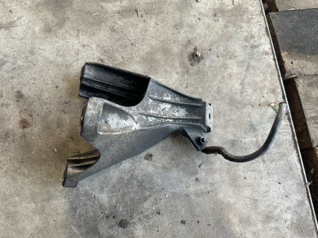 bontott AUDI A6 C6 Motor Tartó Bak (Fém)