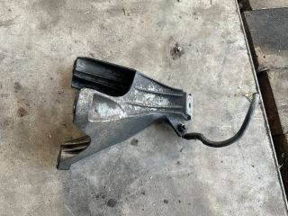 bontott AUDI A6 C6 Motor Tartó Bak (Fém)