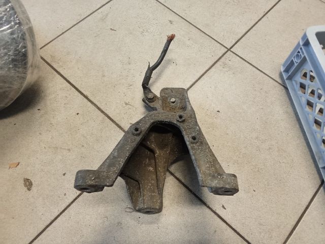 bontott AUDI A6 C6 Motor Tartó Bak (Pozíciófüggetlen)