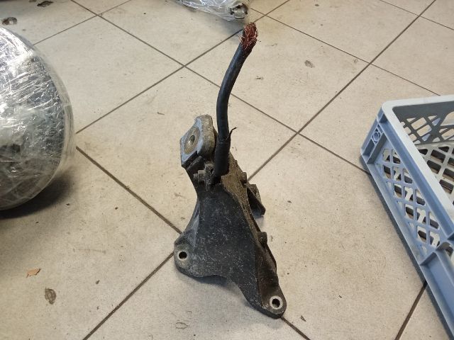 bontott AUDI A6 C6 Motor Tartó Bak (Pozíciófüggetlen)