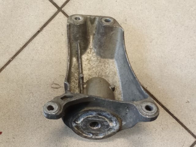 bontott AUDI A6 C6 Motor Tartó Bak (Pozíciófüggetlen)